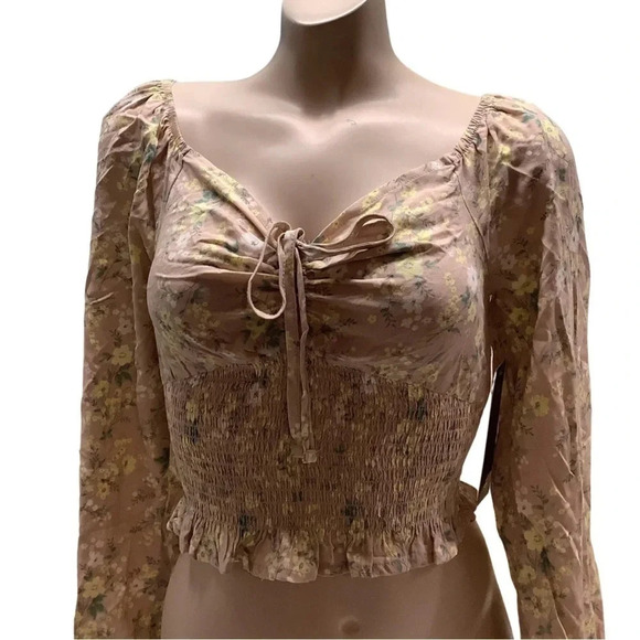 Almost Famous Floral Crop Top with front scrunch New With Tags - Picture 1 of 5
